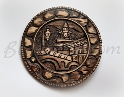 Декоративна дървена чиния "Кулата с часовника" - дърворезба