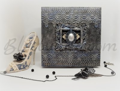 A jewellery box "Beautiful darkness"